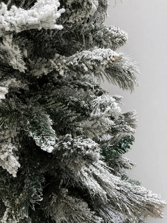 Árbol de Pino Nevado Tipo Lápiz 2.10 m