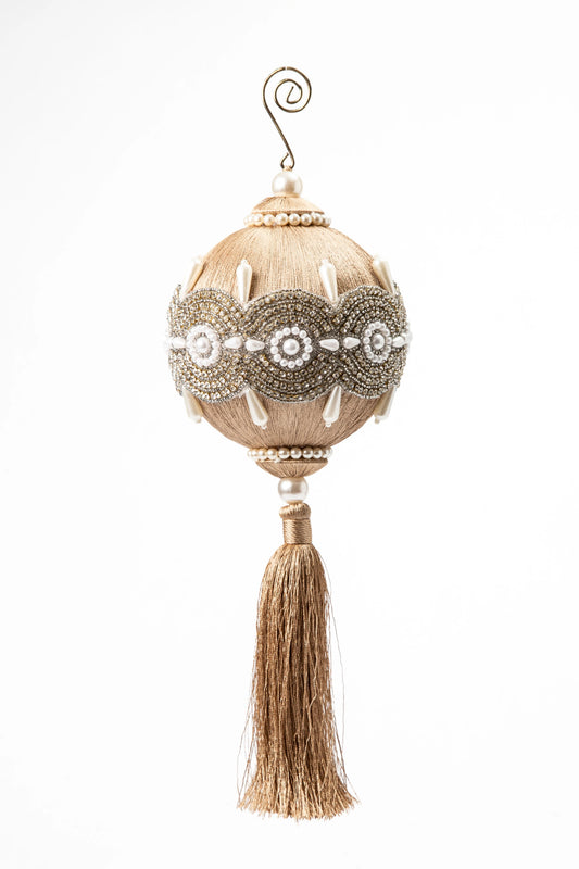 Esfera Navideña Dorada con Perlas y Borla 13cm