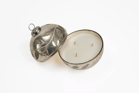 Vela Aromática en Esfera de Metal Plateado Grabado